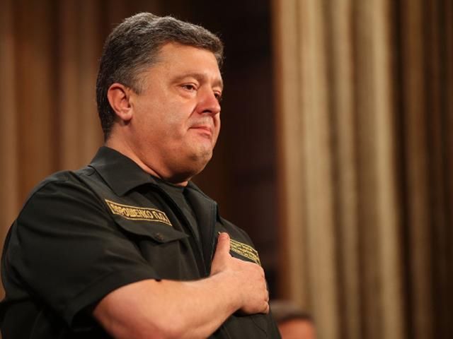 Президент у Яворові вручив військовим ключі від нових квартир Президент у Яворові вручив військовим ключі від нових квартир