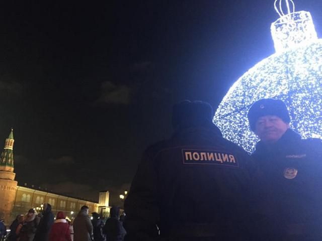 Посольство США в РФ советует американцам не ездить вечером на Манежную площадь