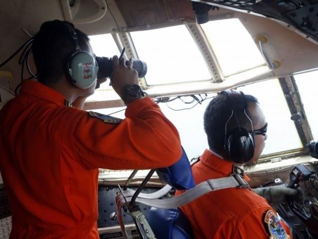 Спасатели обнаружили еще три тела с самолета AirAsia, — СМИ