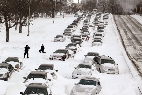 За сутки спасатели освободили из снежного плена более 3500 автомобилей