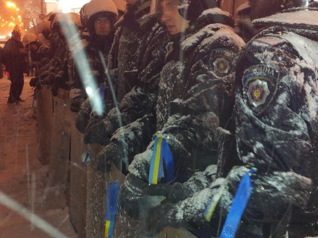 На Новий рік за порядком стежитимуть понад 9 тисяч міліціонерів На Новий рік за порядком стежитимуть понад 9 тисяч міліціонерів