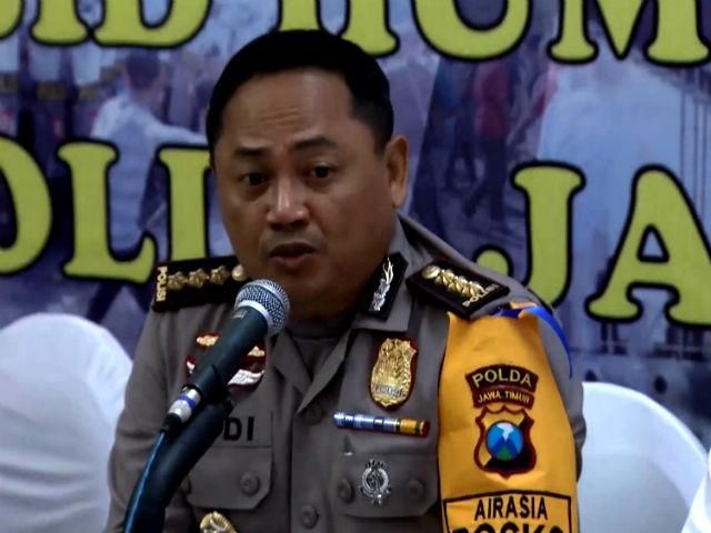 Перші тіла жертв літака AirAsia вже почали ідентифіковувати Перші тіла жертв літака AirAsia вже почали ідентифіковувати