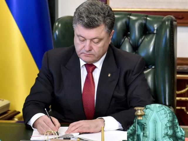 Порошенко создал делегацию для переговоров о нарушении Россией обязательств Порошенко создал делегацию для переговоров о нарушении Россией обязательств