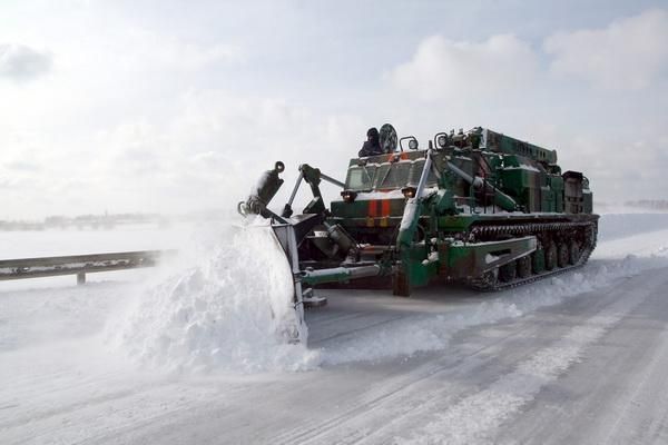 Рятувальники витягли зі снігових заметів майже 14 тисяч людей і ліквідували затори Рятувальники витягли зі снігових заметів майже 14 тисяч людей і ліквідували затори