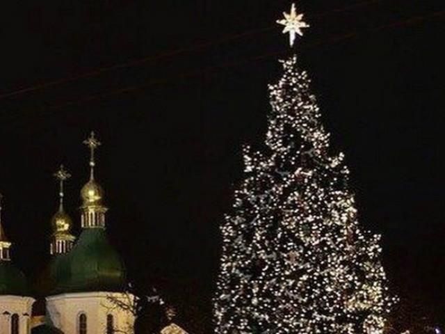 Більше 40 тисяч українців зустріли НР на Софіївській площі Більше 40 тисяч українців зустріли НР на Софіївській площі