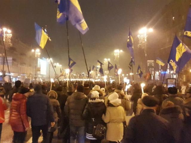 В Киеве пятитысячное факельное шествие ко дню рождения Бандеры В Киеве пятитысячное факельное шествие ко дню рождения Бандеры