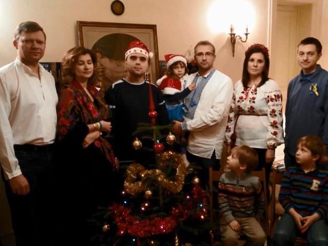 Украинская диаспора продолжает поздравлять родную страну Украинская диаспора продолжает поздравлять родную страну