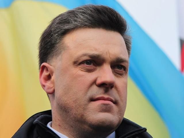 Тягнибок закликав повернути звання Героя України Бандері