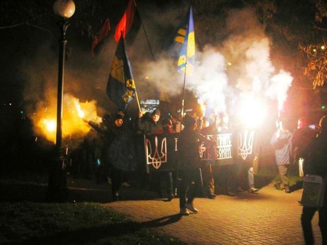 В Днепропетровске также прошли маршем с факелами в честь Бандеры