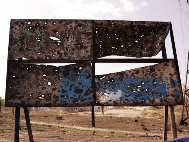 Боевики обстреляли Дебальцево. Разрушены жилые дома Боевики обстреляли Дебальцево. Разрушены жилые дома