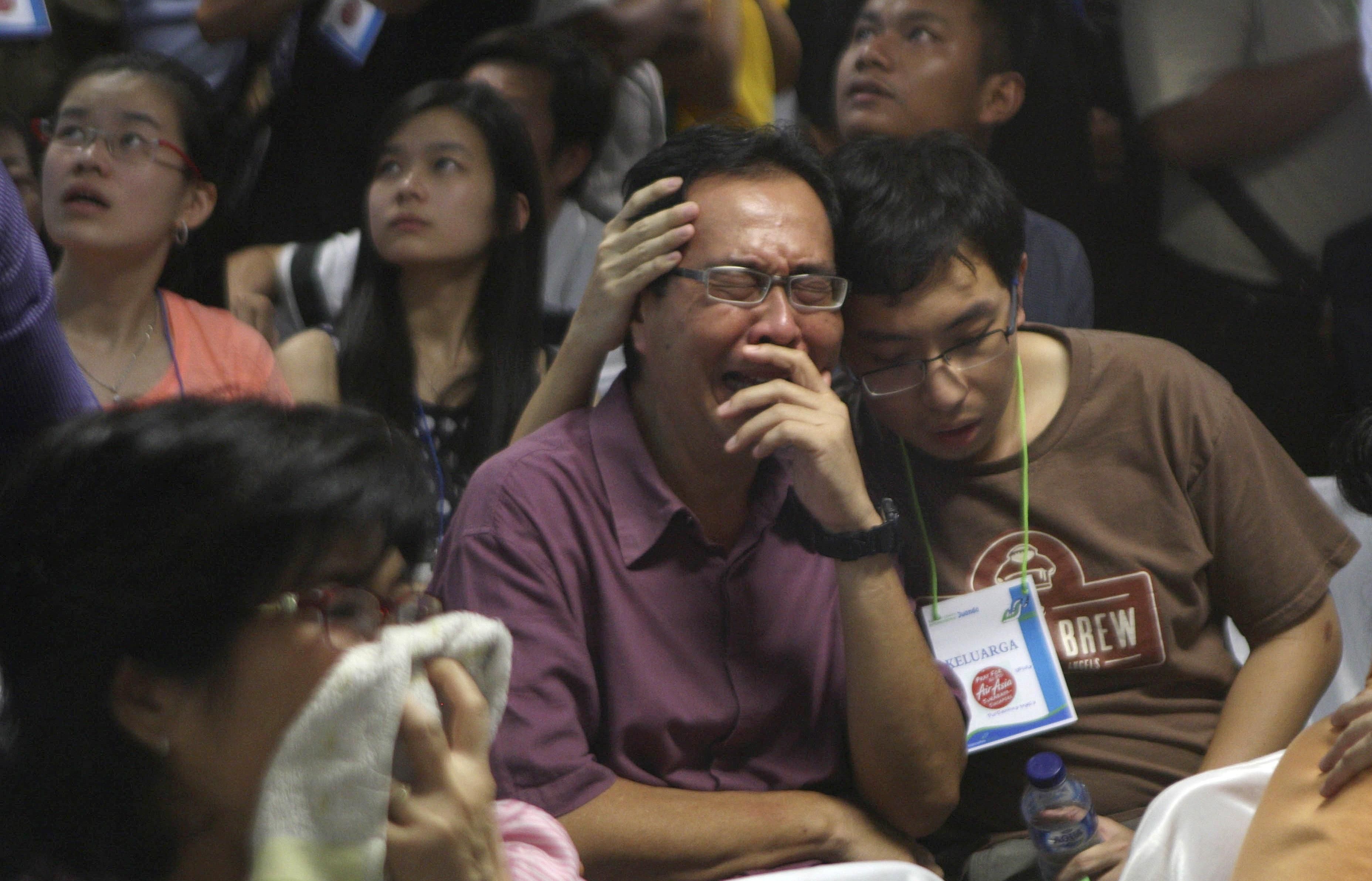 Рятувальники знайшли тіла 30 жертв катастрофи літака AirAsia Рятувальники знайшли тіла 30 жертв катастрофи літака AirAsia