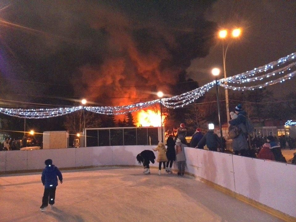 В центре Харькова загорелось кафе: есть пострадавшие (фото)