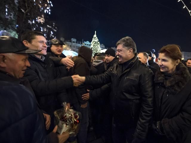 Порошенко с супругой посетили главную елку страны (Фото) Порошенко с супругой посетили главную елку страны (Фото)