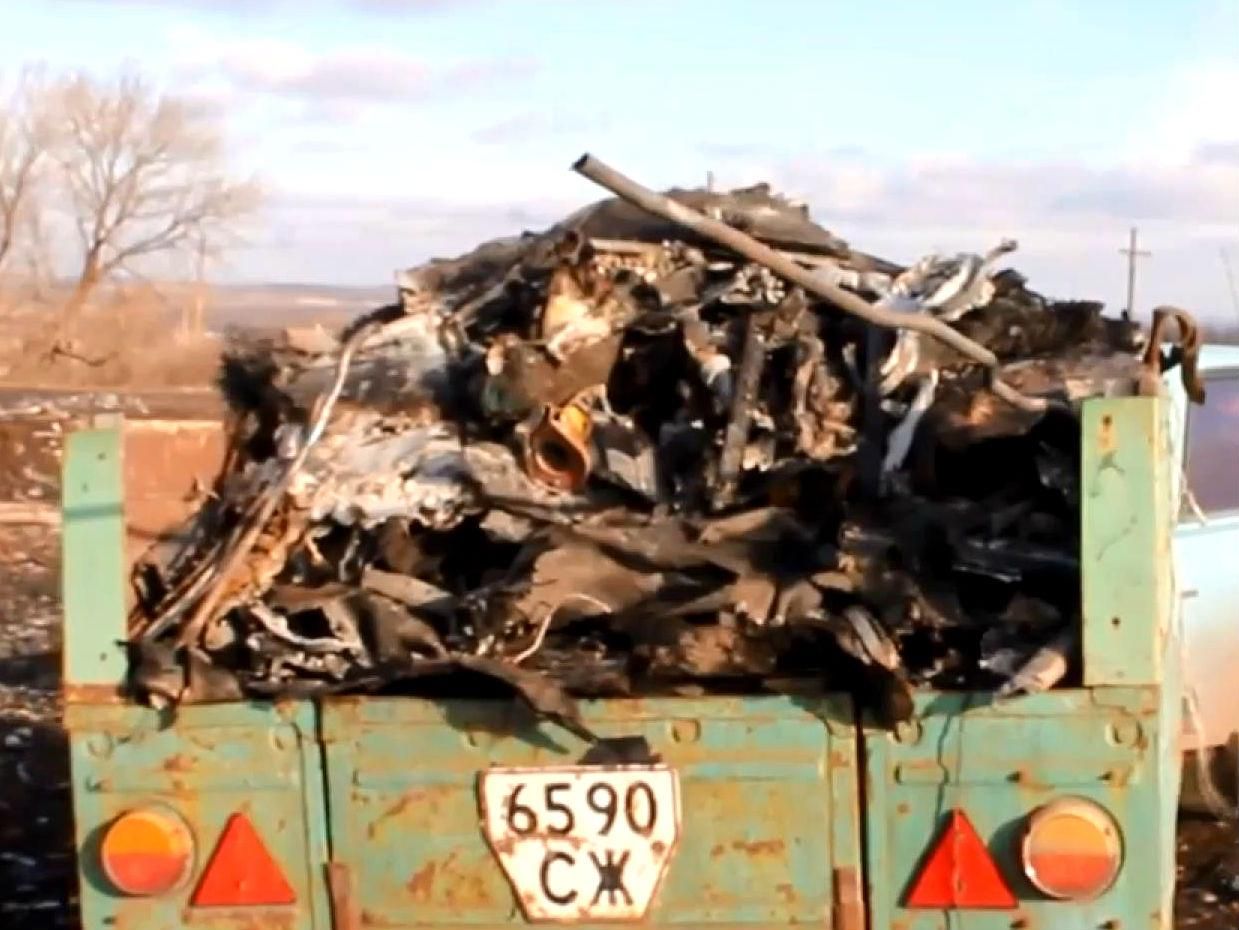 Залишки Boeing MH17 все ще збирають Залишки Boeing MH17 все ще збирають