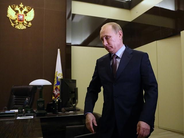 Сейчас Путин даже не особо может дергаться, — российский политолог