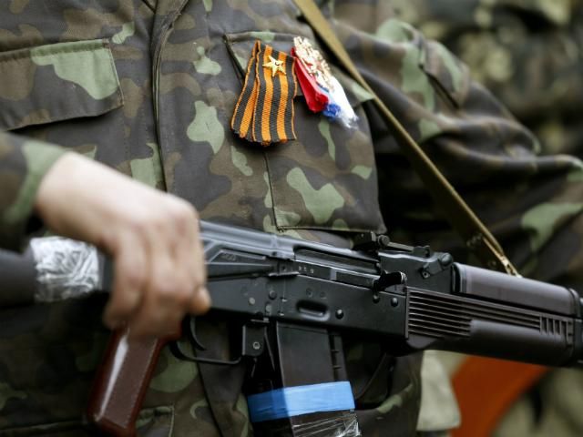 Вооруженные боевики захватили филиал "Укртелекома" в Снежном