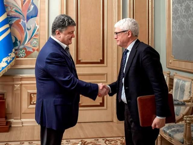 Порошенко божиться, що хоче зламати стару корупційну систему Порошенко божиться, що хоче зламати стару корупційну систему