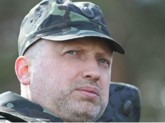 Пересування через лінію зіткнення на Донбасі обмежать, — Турчинов
