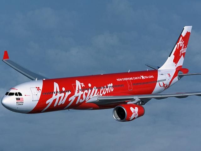 В море, где ищут обломки AirAsia, нашли "четыре крупных объекта"