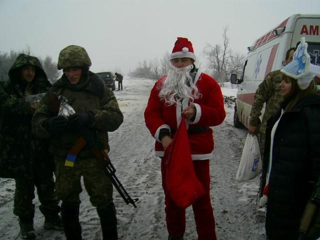Украинские артиллеристы поздравили своих боевых товарищей с новогодними праздниками (Фото)