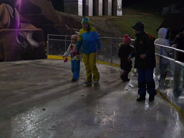 В Киеве растаял каток под Аркой дружбы народов