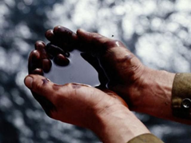 Ціни на нафту продовжують своє падіння Ціни на нафту продовжують своє падіння