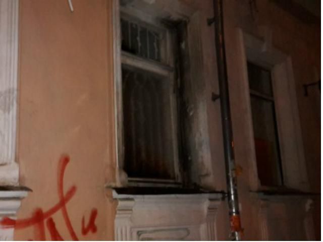 В Херсоне хотели поджечь офис благотворительного фонда (Фото. Видео) В Херсоне хотели поджечь офис благотворительного фонда (Фото. Видео)