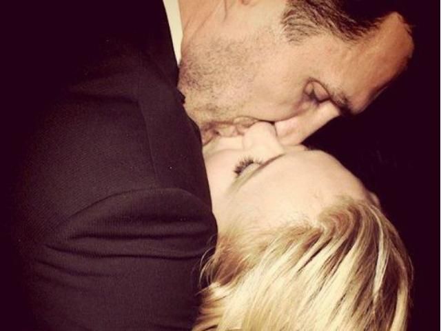 Кличко та Панеттьєрі показали нове фото маленької доньки
Кличко та Панеттьєрі показали нове фото маленької доньки