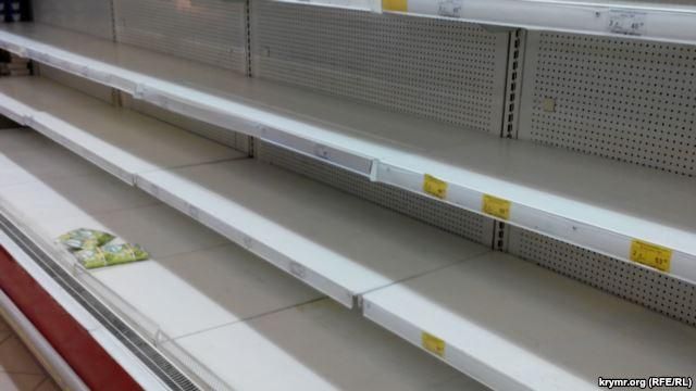 З кримських магазинів зникли спиртне і молоко, — ЗМІ