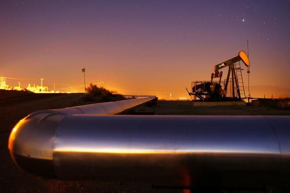 Ціна на нафту в США впала нижче 50 доларів за барель
