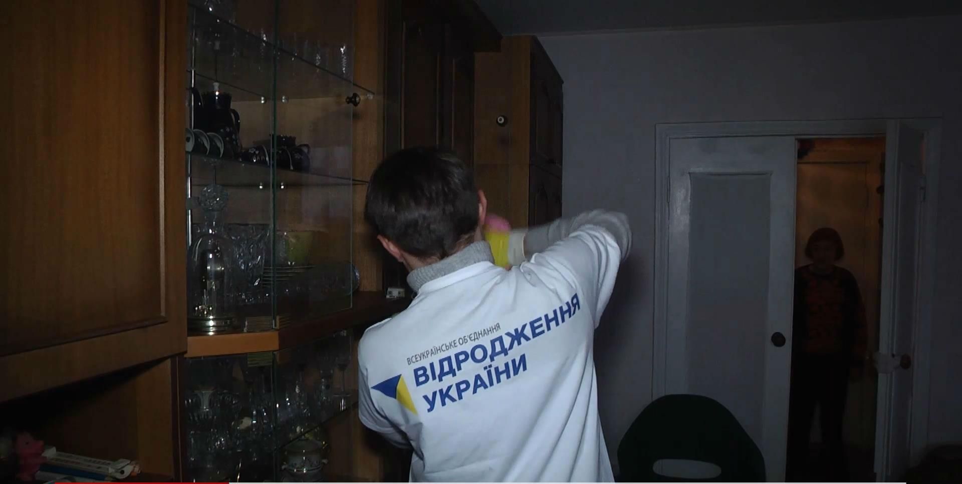 В Киеве появились современные "тимуровцы" В Киеве появились современные "тимуровцы"