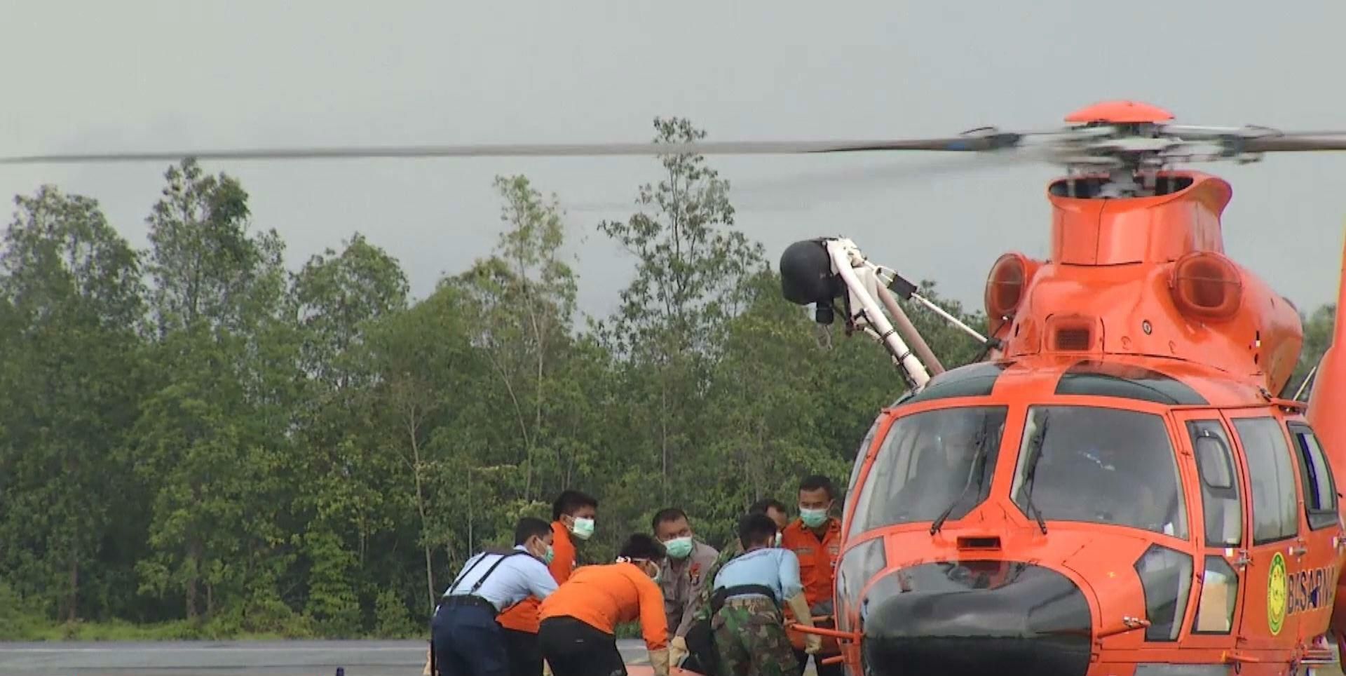 Сім'ї пасажирів, які летіли на літаку AirAsia, отримають компенсації Сім'ї пасажирів, які летіли на літаку AirAsia, отримають компенсації