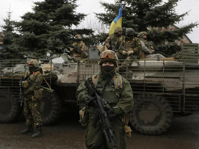 Бойовики продовжують обстрілами провокувати українських військових, — штаб АТО