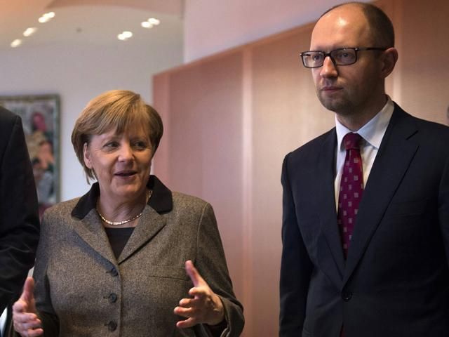 Правозахисники з HRW закликали Меркель натиснути на Яценюка через АТО
