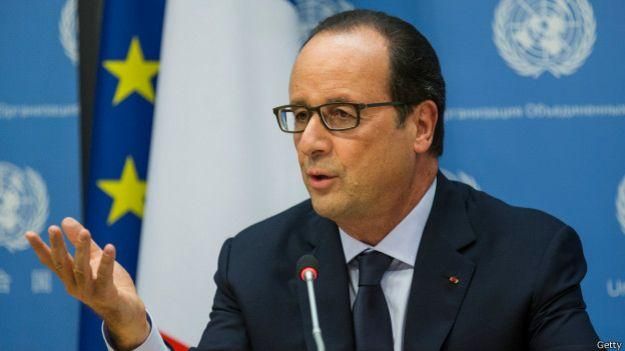 Президент Франції назвав напад на редакцію в Парижі терактом