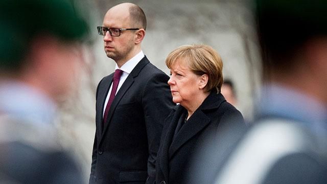 Важко зберегти обличчя, якщо на лиці цинічна маска, — Яценюк про Путіна Важко зберегти обличчя, якщо на лиці цинічна маска, — Яценюк про Путіна