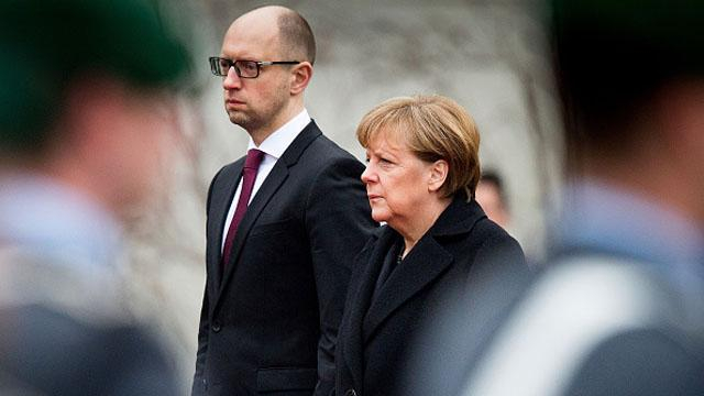 Трудно сохранить лицо, если на лице циничная маска, — Яценюк о Путине