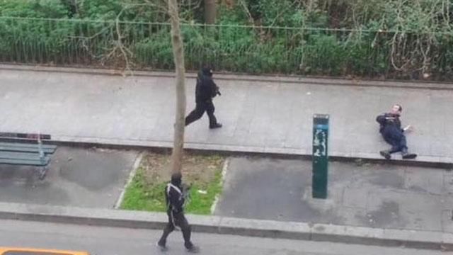 Підозрювані в нападі на Charlie Hebdo пограбували заправку