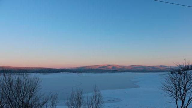 В Крыму замерзло Симферопольское водохранилище В Крыму замерзло Симферопольское водохранилище