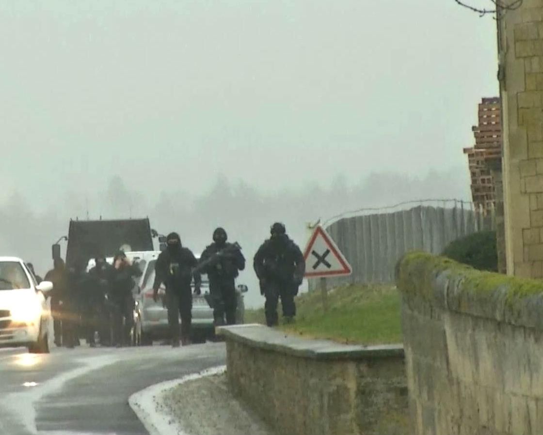 Во Франции продолжают искать убийц журналистов Во Франции продолжают искать убийц журналистов