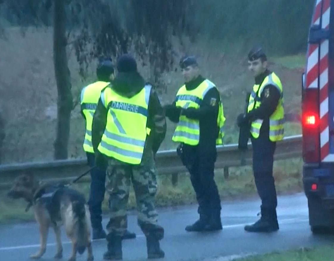 В окрестностях Парижа спецоперация по задержанию террористов В окрестностях Парижа спецоперация по задержанию террористов