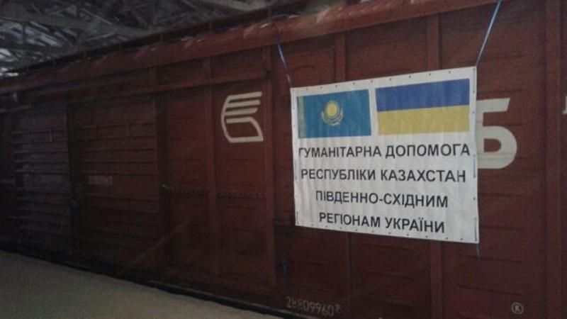 Казахстан передал 300 тонн гуманитарной помощи для жителей Донбасса Казахстан передал 300 тонн гуманитарной помощи для жителей Донбасса