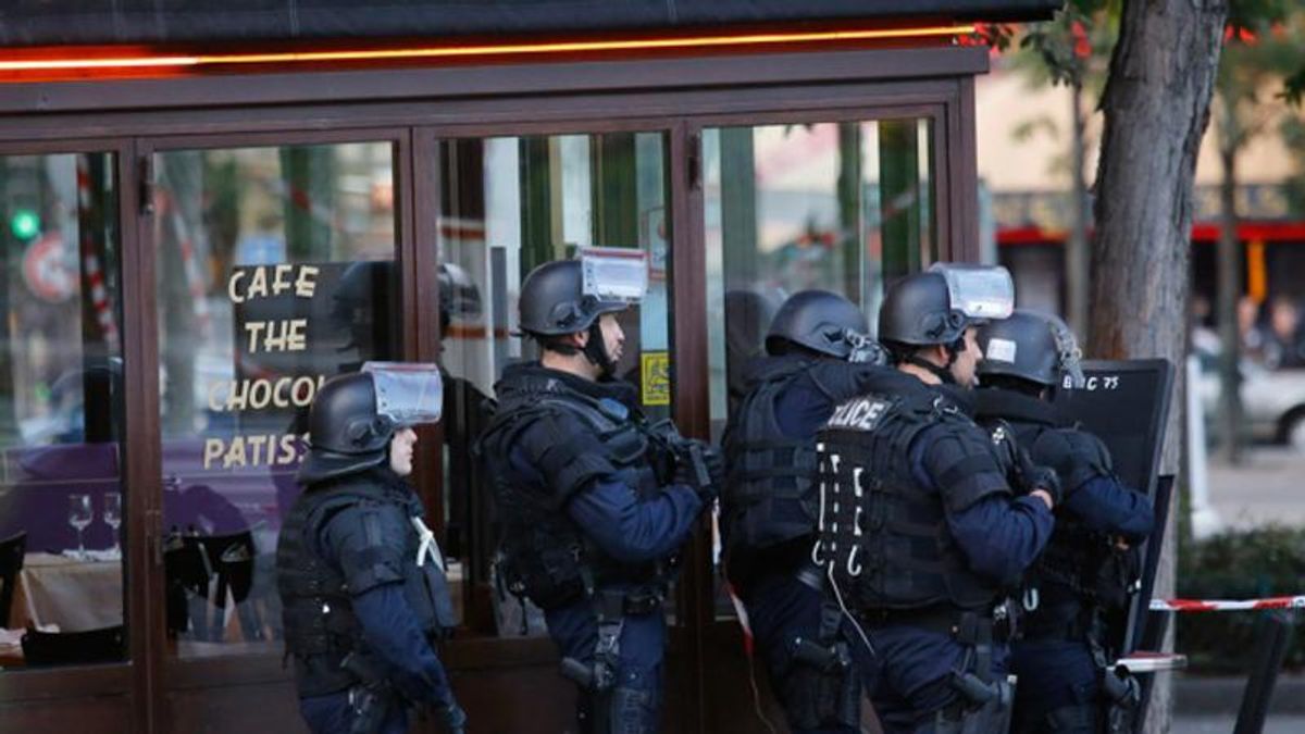 У Парижі зловмисник захопив близько 5 заручників, спецназ готується до штурму У Парижі зловмисник захопив близько 5 заручників, спецназ готується до штурму