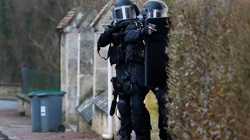 Мінімум дві людини вбиті терористом поблизу Венсанськіх воріт Мінімум дві людини вбиті терористом поблизу Венсанськіх воріт