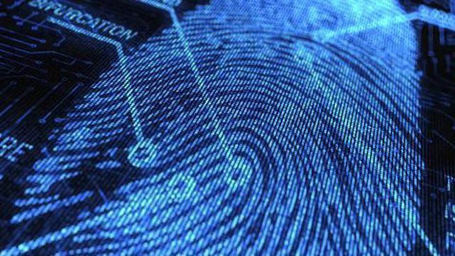 В МВД убеждают, что отпечатки пальцев будут храниться только в чипе биометрического паспорта