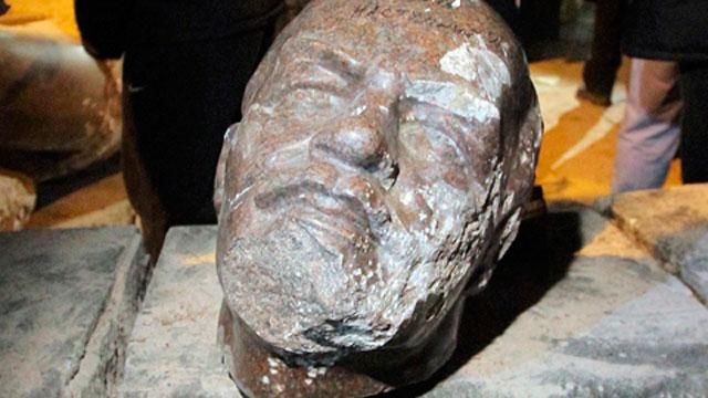 В Харьковской области снесли еще одного Ленина В Харьковской области снесли еще одного Ленина