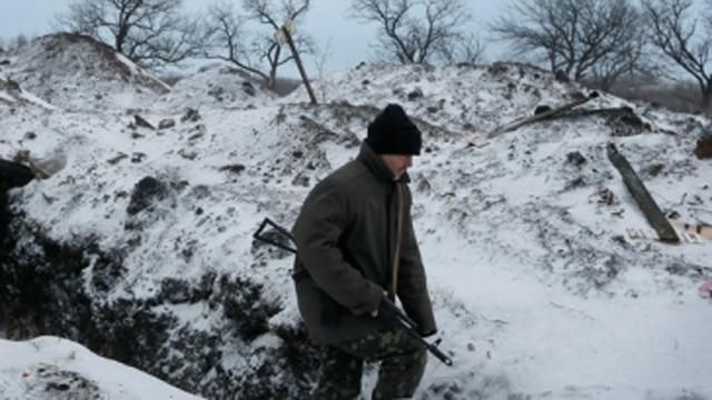 У Станиці Луганській – пекло: бої тривають другий день, немає світла і води У Станиці Луганській – пекло: бої тривають другий день, немає світла і води