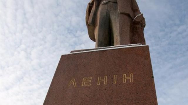Активисты Славянска хотят продать местный памятник Ленину