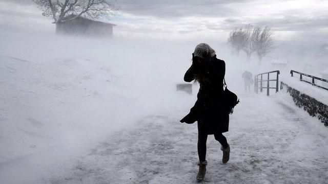 В Украине — штормовое предупреждение и гололедица В Украине — штормовое предупреждение и гололедица