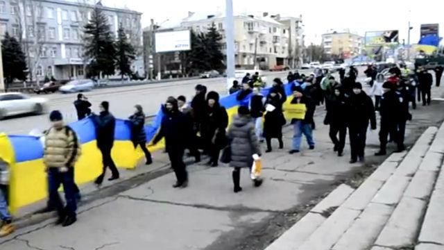 Хроніка 11 січня 2014. Сутички з "беркутівцями",  у Луганську зібрали Євромайдан